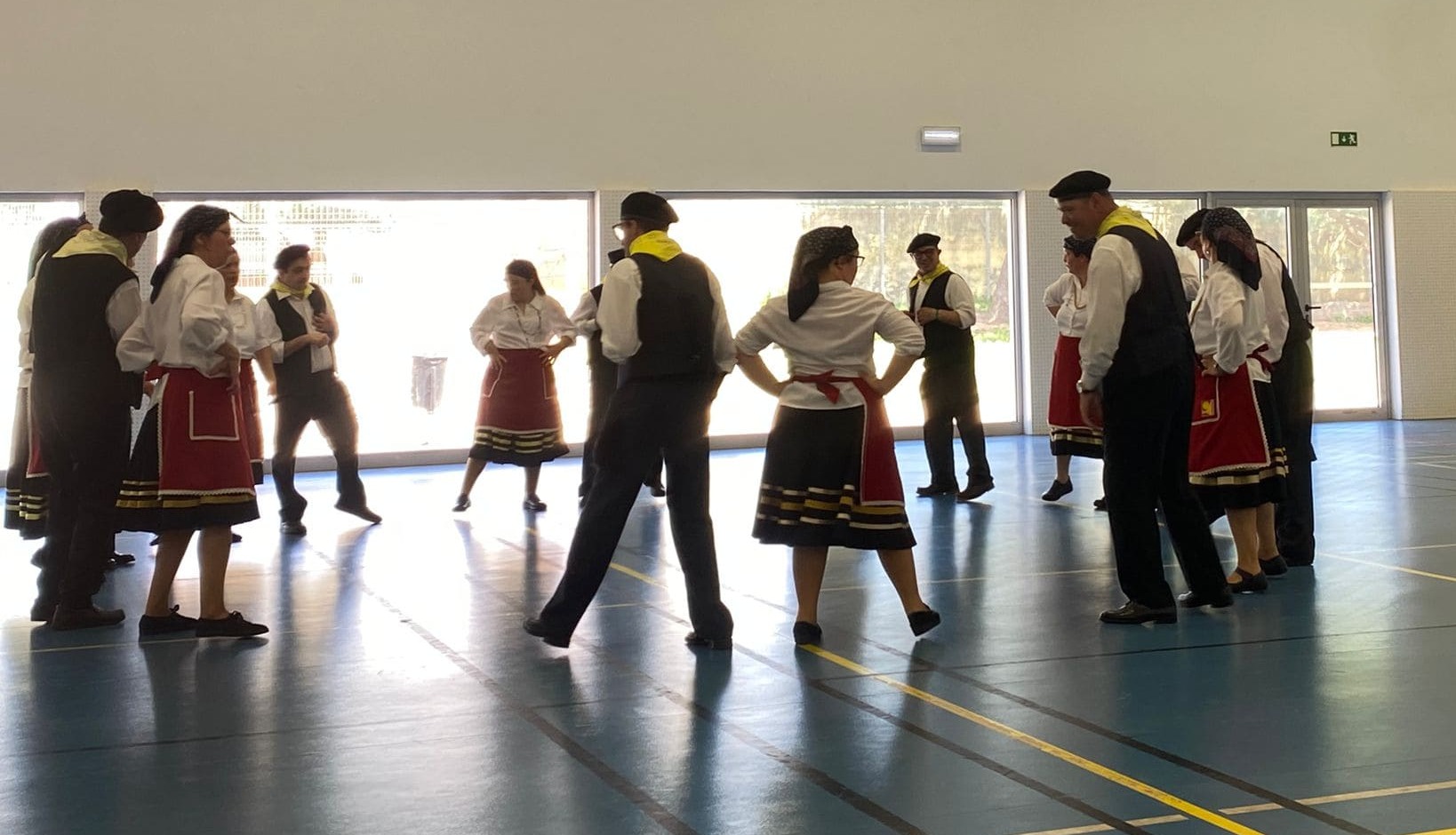 CACI leva alegria a Paramos