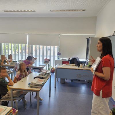 Foto Escola Básica de Anta (leitura da história na turma do regular)